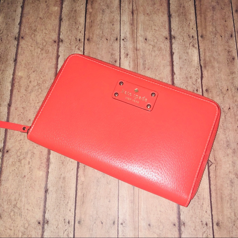Kate Spade Travel Wellesley Wallet